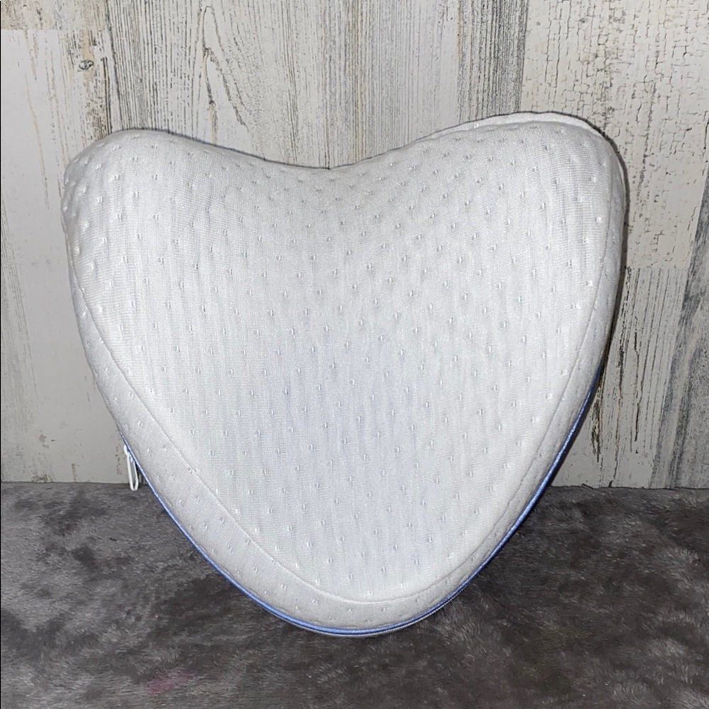 Contour Memory Foam White Knee Pillow
